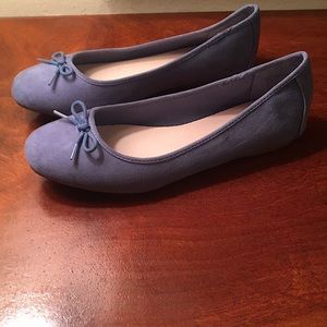 5/$25 American Eagle size 7 periwinkle flats